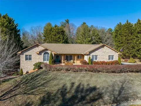 73 Hillcrest Dr, Weaverville, NC 28787