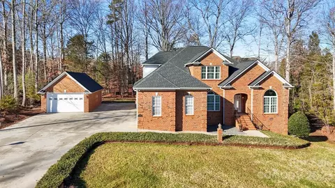 7630 Turnberry Ln, Stanley, NC 28164