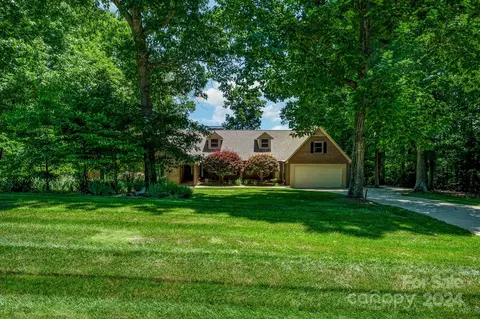 5409 Shoreview Dr, Concord, NC 28025