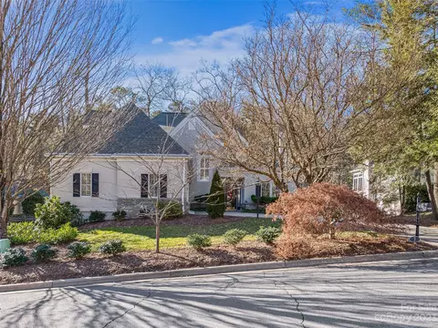 7 Tiverton Ln, Asheville, NC 28803