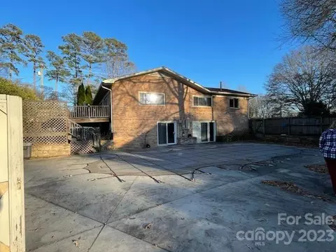 1955 10th Street Pl, Hickory, NC 28601