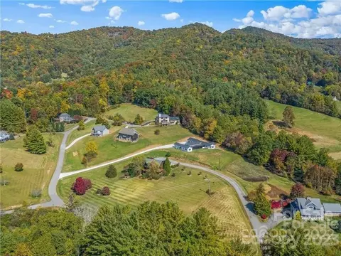 22 Barebridge Fields Dr, Burnsville, NC 28740