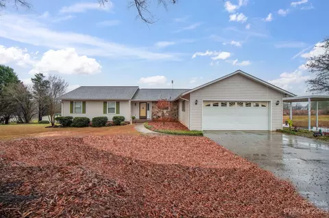 5067 Forest Ridge Dr, Hickory, NC 28602