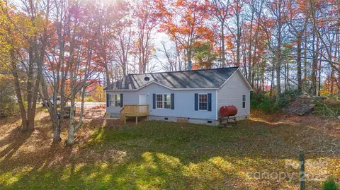 1960 Hanging Rock Rd, Spruce Pine, NC 28777