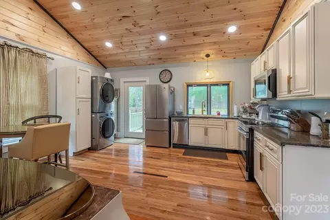 948 Union St, Morganton, NC 28655 photo 2
