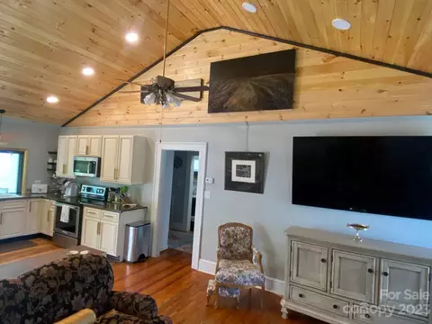 948 Union St, Morganton, NC 28655 photo 5