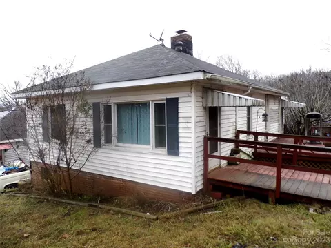 20 Cherry St, Badin, NC 28009