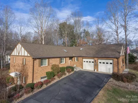 73 Chestnut Ln, Hendersonville, NC 28792