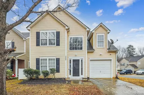 4006 Cindy Woods Ln, Charlotte, NC 28216