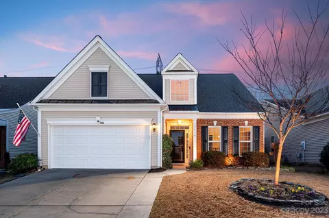 8418 Darcy Hopkins Dr, Charlotte, NC 28277