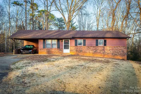 111 Lions Hill St, Morganton, NC 28655