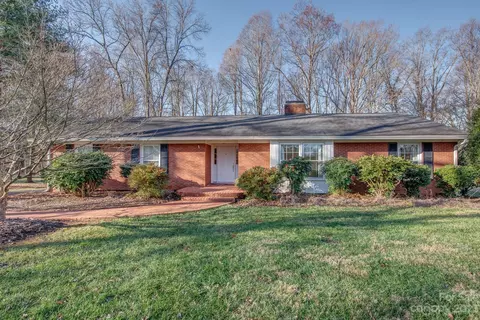 911 Pierce Ave, Mount Holly, NC 28120