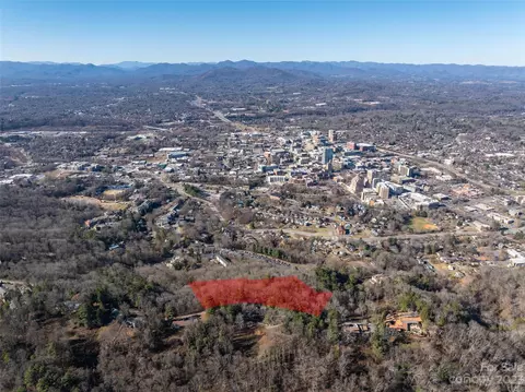 99999 Windswept Dr, Asheville, NC 28801