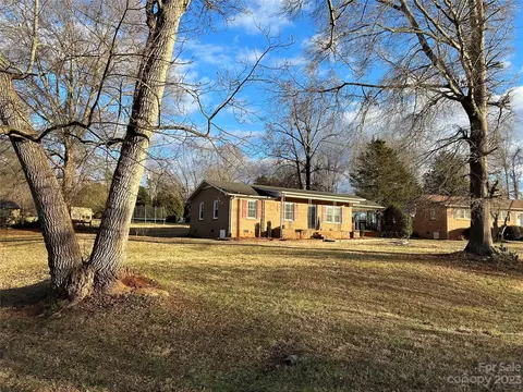 108 Hemingway Ln, Statesville, NC 28625