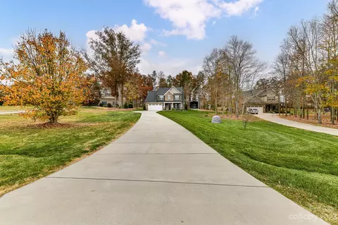 2435 Silverthorne Dr, Monroe, NC 28110 photo 3