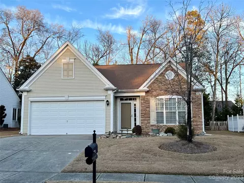 8823 Kestral Ridge Dr, Charlotte, NC 28269