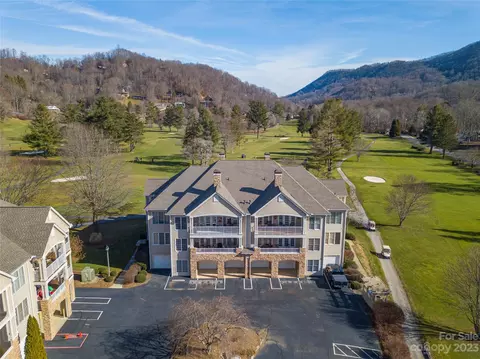 103 Glenview Ln, Maggie Valley, NC 28751