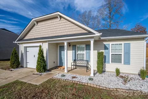 214 Valerie Dr, Lincolnton, NC 28092
