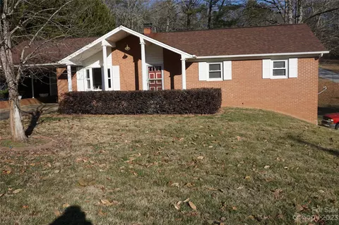 2546 Corolla Hills Dr, Lenoir, NC 28645
