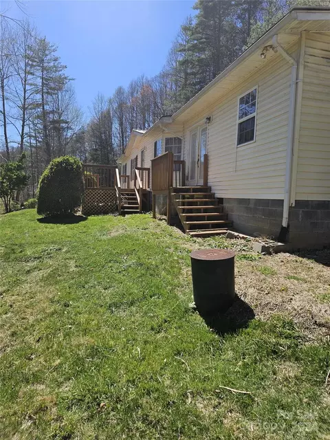 683 Hill Rd, Green Mountain, NC 28740