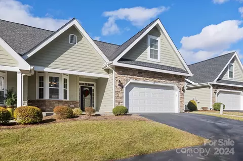 41 Blythe Commons Ct, Hendersonville, NC 28791