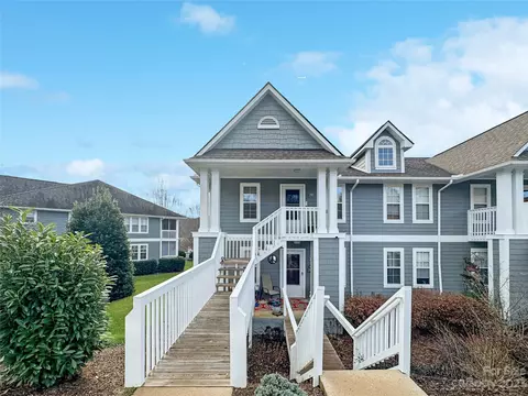 2702 Sagamore Ln, Asheville, NC 28806