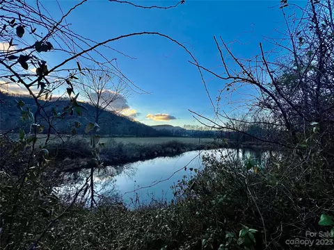 586 Cane Creek Rd, Fletcher, NC 28732
