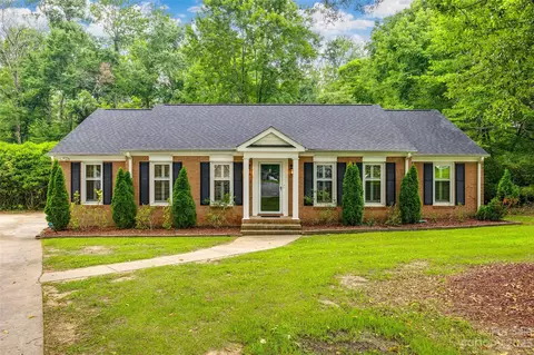 2305 Turnberry Ln, Charlotte, NC 28210