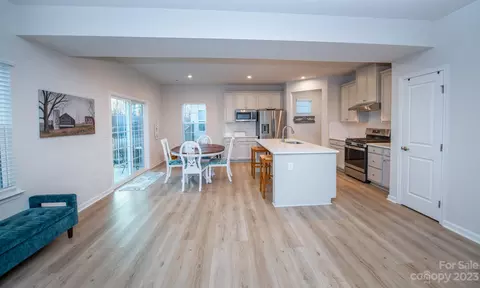 3200 Streamside Dr, Davidson, NC 28036 photo 9