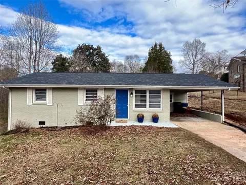 1470 3rd Street Sw Pl SW, Hickory, NC 28602