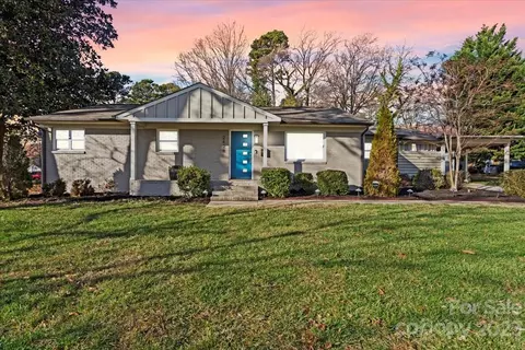 2428 Elkwood Cir, Charlotte, NC 28205