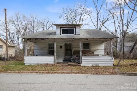 216 Spring St, Hendersonville, NC 28739