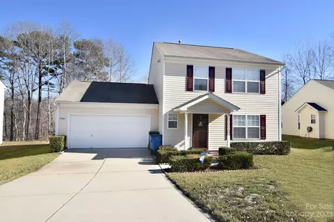1921 9th Street Se Dr SE, Hickory, NC 28602