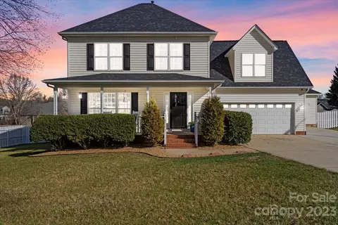 121 Guernsey Ct, Dallas, NC 28034