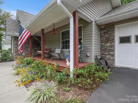 92 S Briarcreek Ct, Hendersonville, NC 28739