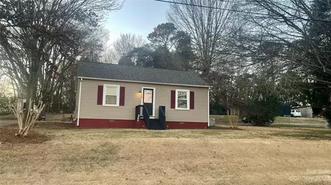 808 Baker St, Statesville, NC 28677