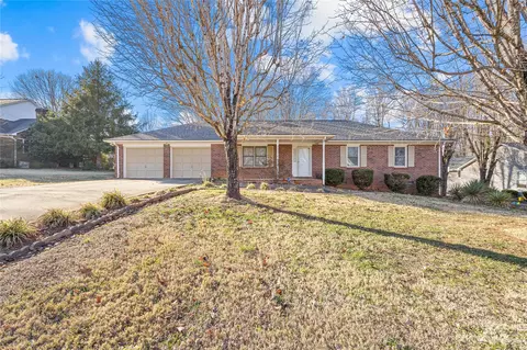 745 Deerfield Dr, Mount Holly, NC 28120