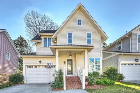 912 Millbrook Rd, Charlotte, NC 28211