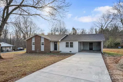 7133 Courtney Ln, Thomasville, NC 27360