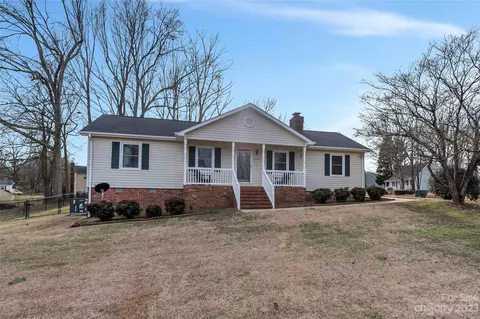 3401 Peppercorn Ct, Gastonia, NC 28056
