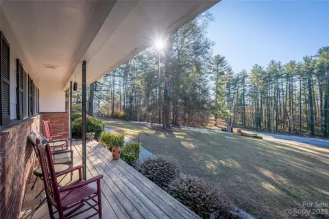1 Tatham Rd, Hendersonville, NC 28792