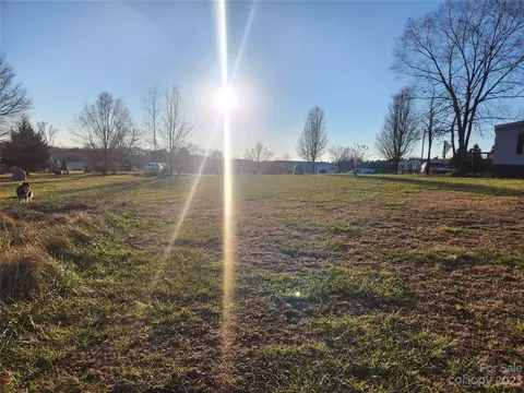 1466 Spring Meadow Dr, Woodleaf, NC 27054