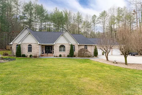 516 Middleton Rd, Hendersonville, NC 28739