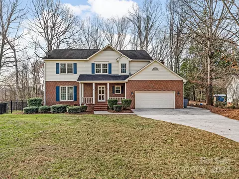 8013 Serendipity Ln, Charlotte, NC 28277