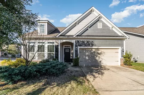 8822 Douglas Palace Ct, Charlotte, NC 28278
