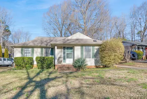 9301 Knotty Pine Cir, Charlotte, NC 28227