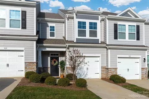 921 Emma Kate Ct, Lake Wylie, SC 29710