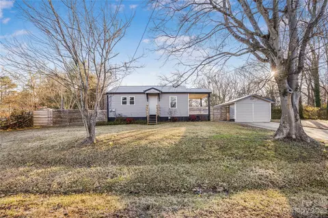 102 Howie St, Mount Holly, NC 28120