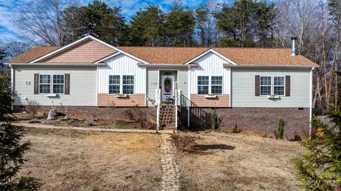1720 Maybrook Blvd, Hickory, NC 28601