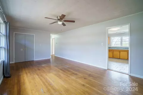 Living - 805 15th Nw St NW, Conover, NC 28613 photo 1 of 2